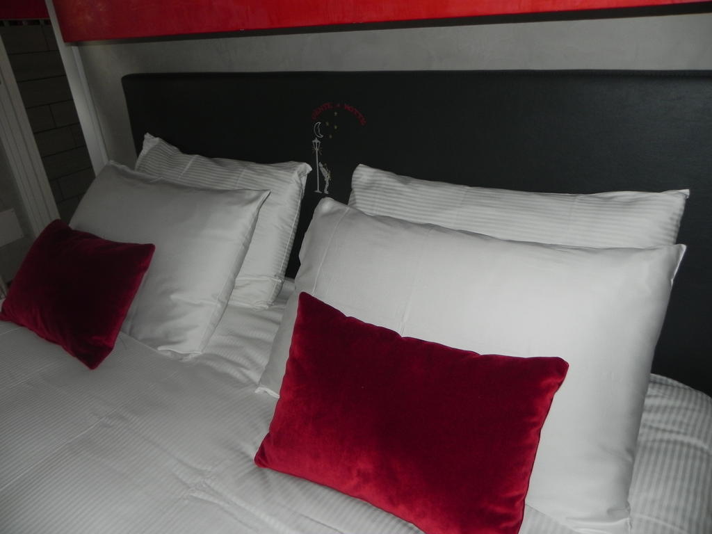 Gente Di Notte Hotel Frascati Bilik gambar