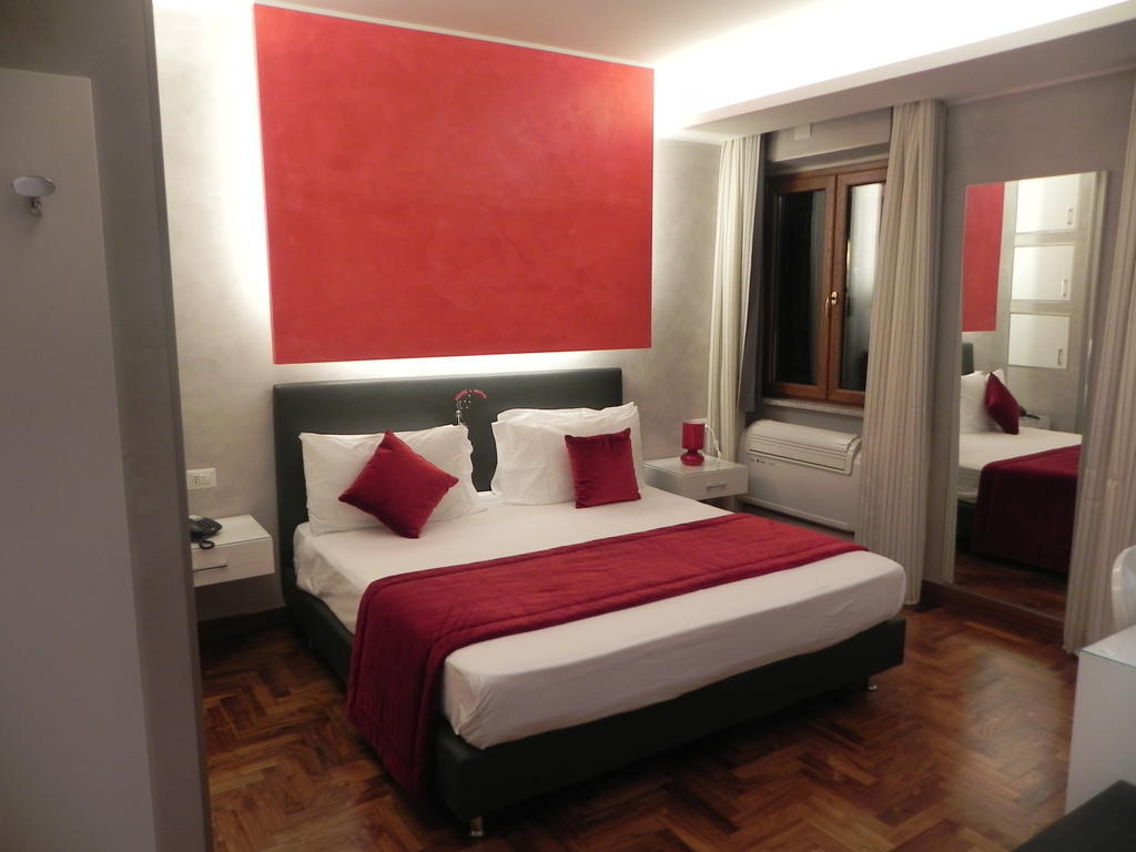 Gente Di Notte Hotel Frascati Bilik gambar